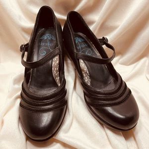 Dansko Mary Janes in black leather. Size 40/9.5.
